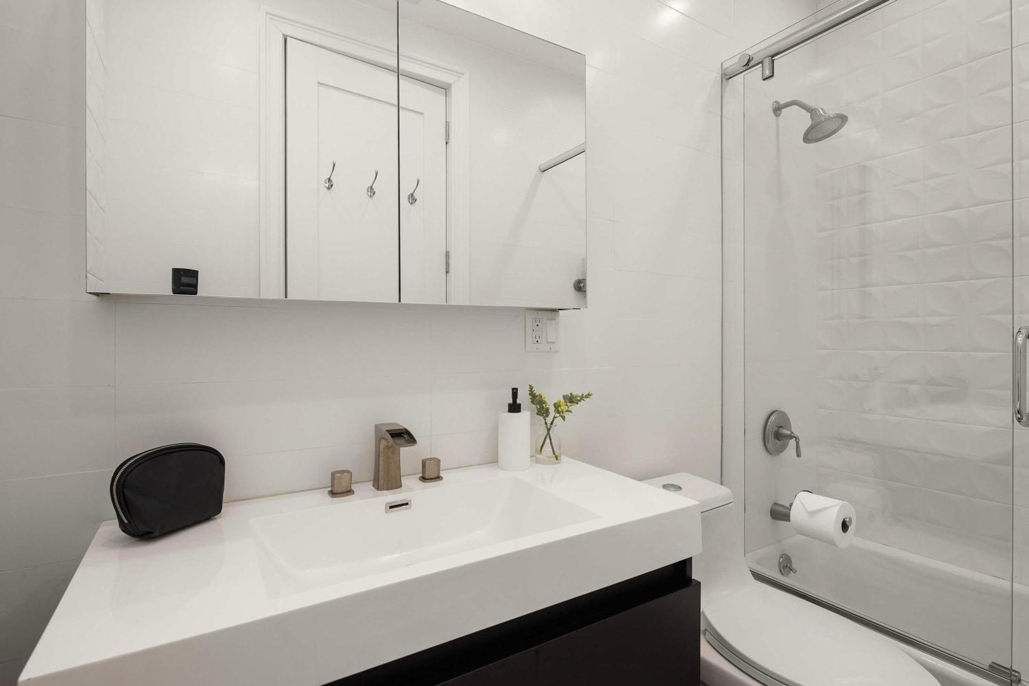 Apartment Luxe Harlem Retreat 3br Designer W Parking