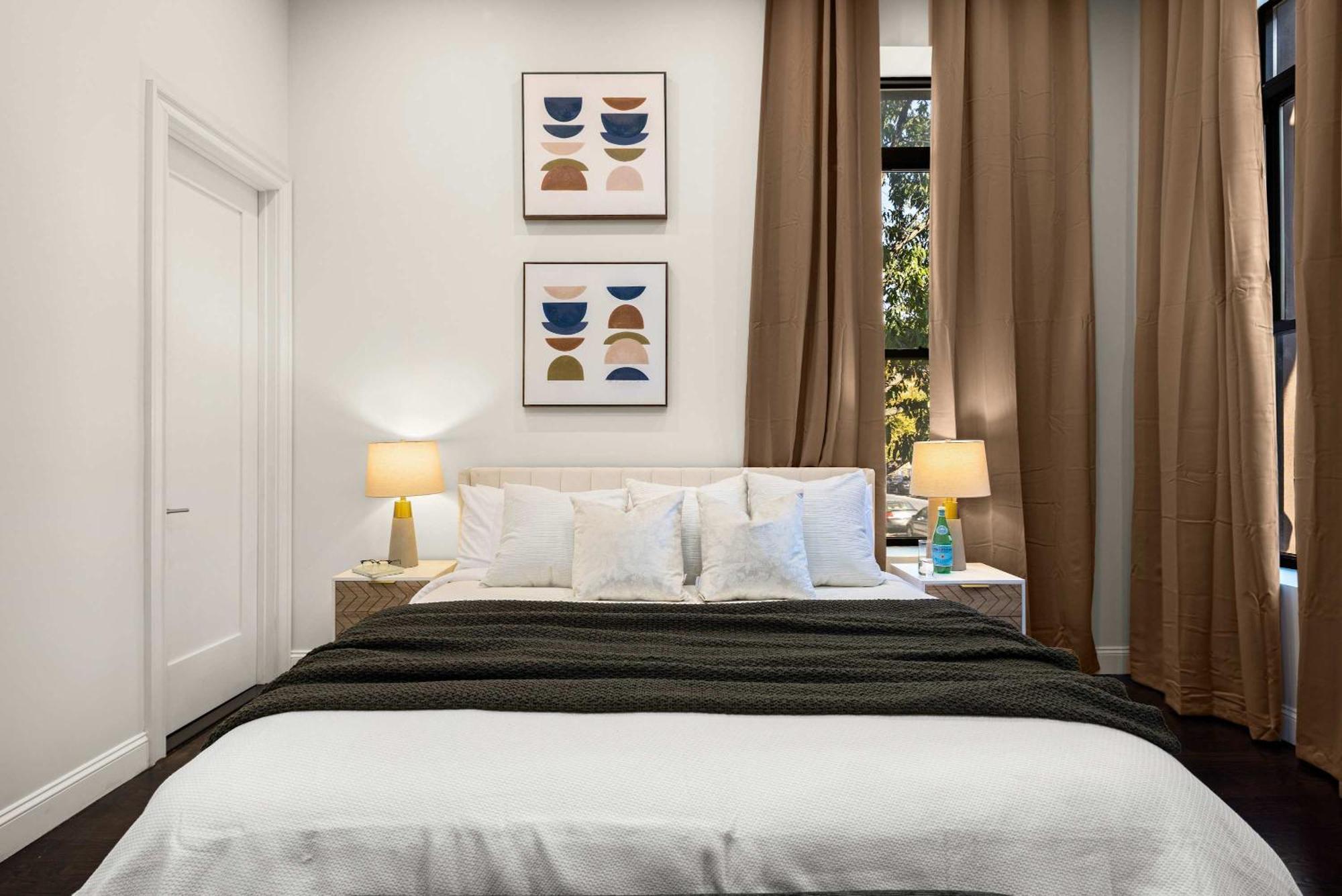 Apartment Luxe Harlem Retreat 3br Designer W Parking *